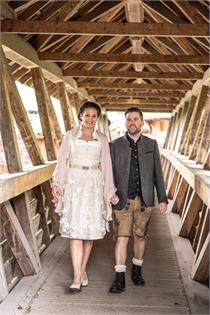 Dirndl Midi beige mit Blütenschürze - Gr.40 Dirndl Midi beige mit Blütenschürze - Gr.40