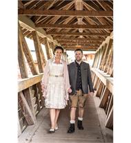 Dirndl Midi beige mit Blütenschürze Dirndl Midi beige mit Blütenschürze