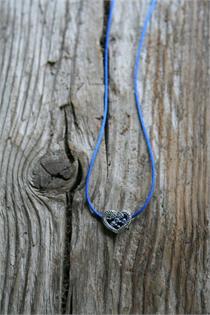 Trachtencollier mit Seidenband und Herzanhänger - 43 royal