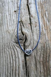 Trachtencollier mit Seidenband und Herzanhänger - 45 marine