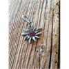 Trachtenschmuck Edelweissanhänger mit Swarovskisteinen - bordeaux